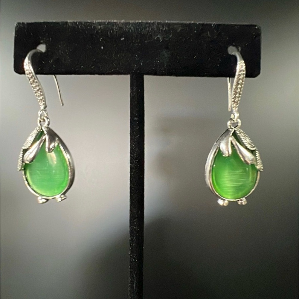 Vintage‎ Style Silver Tone Green Cat’s Eye Teardrop Dangle Earrings Retro Boho